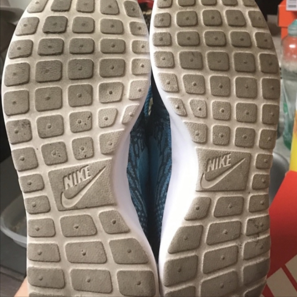 Nike Women's Nine Rosherun Flynet - Picture 6 of 7
